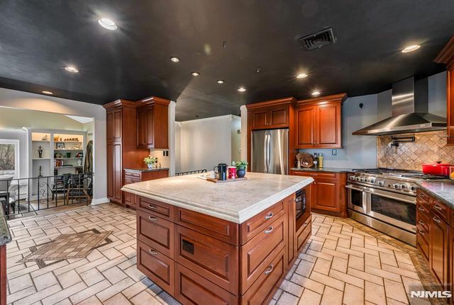 87 Buena Vista Drive, Ringwood, NJ 07456