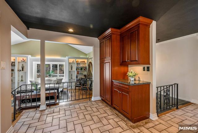 87 Buena Vista Drive, Ringwood, NJ 07456