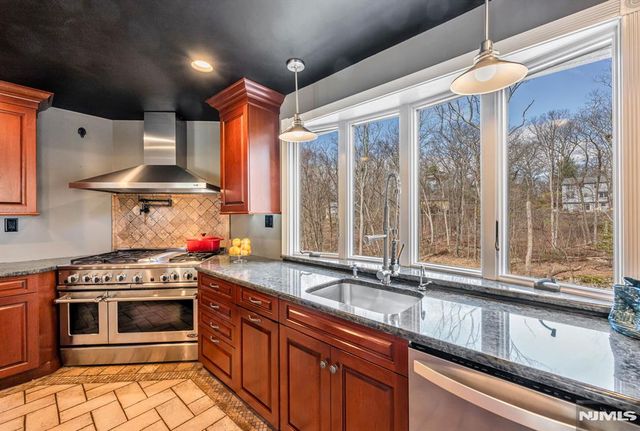 87 Buena Vista Drive, Ringwood, NJ 07456