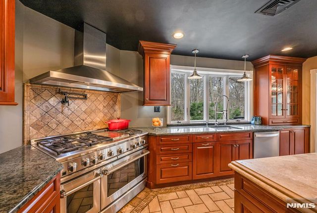 87 Buena Vista Drive, Ringwood, NJ 07456