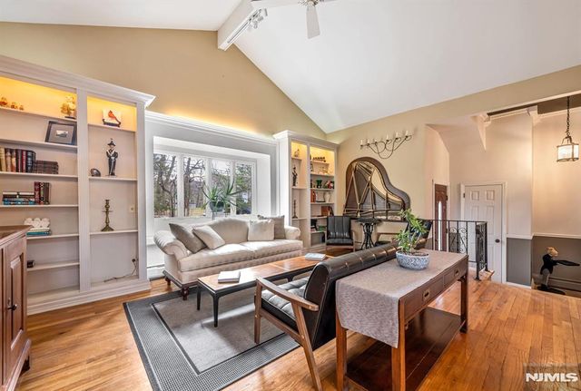 87 Buena Vista Drive, Ringwood, NJ 07456