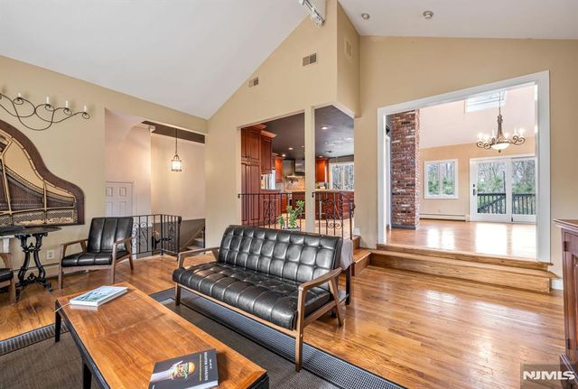 87 Buena Vista Drive, Ringwood, NJ 07456