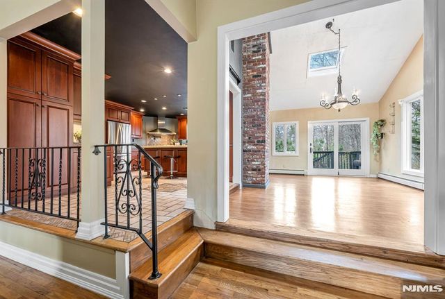 87 Buena Vista Drive, Ringwood, NJ 07456