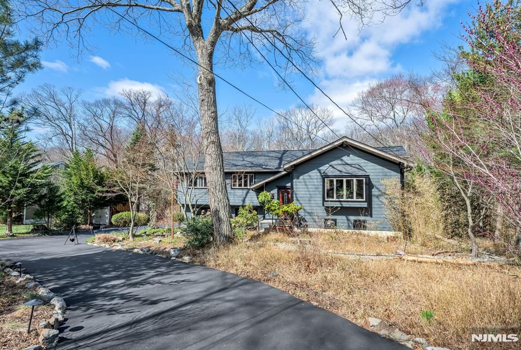 87 Buena Vista Drive, Ringwood, NJ 07456