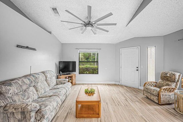 2826 Stoneway Lane A, Fort Pierce, FL 34982