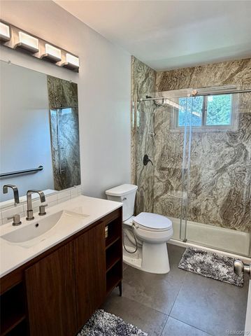 2952 Roundtree Drive, Troy, MI 48083