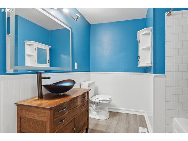 608 Ne 124TH Ave, Vancouver, WA 98684