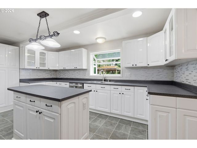 608 Ne 124TH Ave, Vancouver, WA 98684