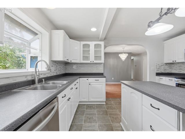 608 Ne 124TH Ave, Vancouver, WA 98684