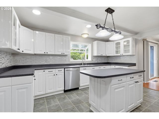 608 Ne 124TH Ave, Vancouver, WA 98684