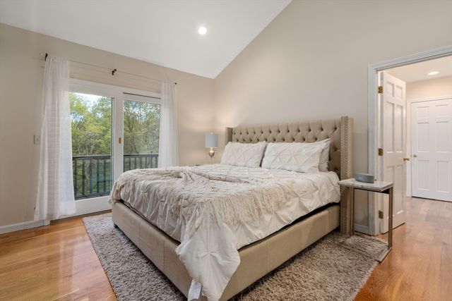 9 Arrowhead Ln, Franklin, MA 02038