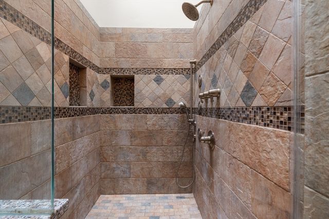 9 Arrowhead Ln, Franklin, MA 02038
