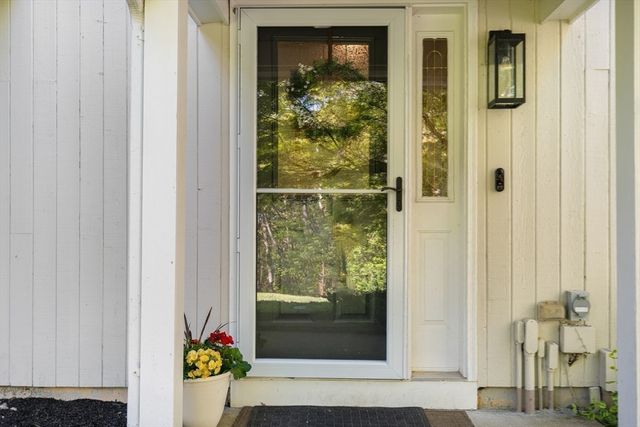 9 Arrowhead Ln, Franklin, MA 02038