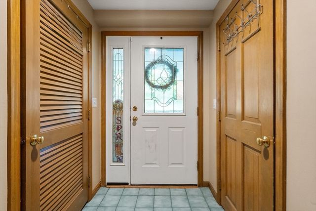 9 Arrowhead Ln, Franklin, MA 02038