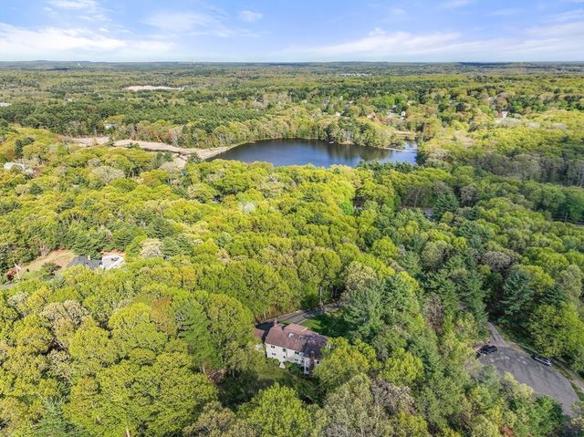 9 Arrowhead Ln, Franklin, MA 02038