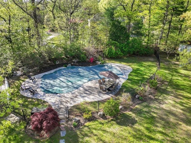 9 Arrowhead Ln, Franklin, MA 02038