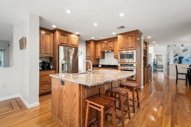 9 Arrowhead Ln, Franklin, MA 02038