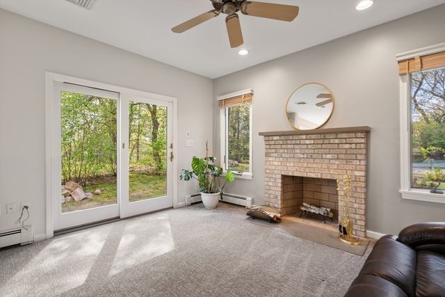9 Arrowhead Ln, Franklin, MA 02038