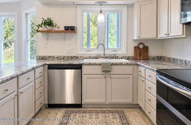 1011 Weston Street, Lansing, MI 48917