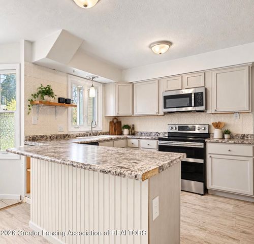 1011 Weston Street, Lansing, MI 48917
