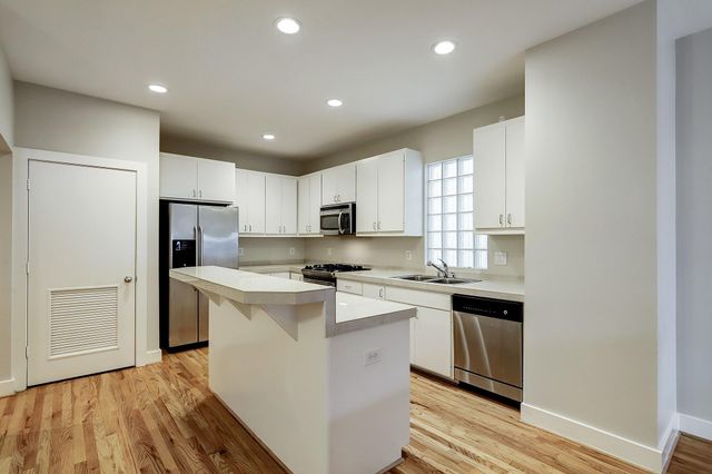 425 W 26th Street, Houston, TX 77008