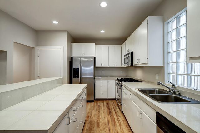 425 W 26th Street, Houston, TX 77008