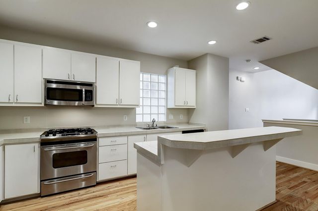 425 W 26th Street, Houston, TX 77008