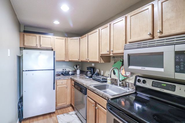 40 Owen Street APT E12, Hartford, CT 06105