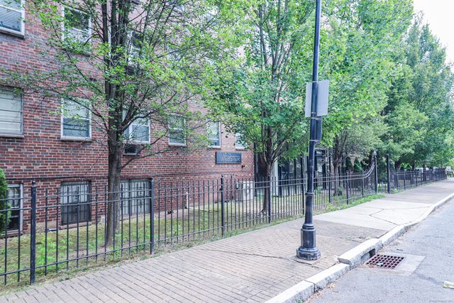 40 Owen Street APT E12, Hartford, CT 06105