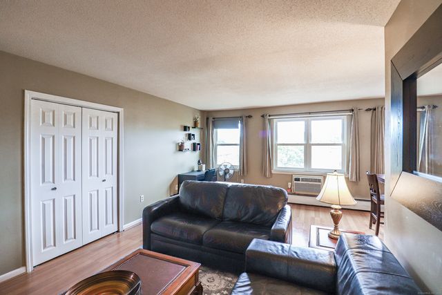 40 Owen Street APT E12, Hartford, CT 06105