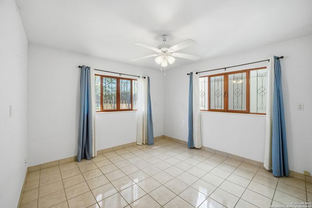 406 N Rancho, Nixon, TX 78140