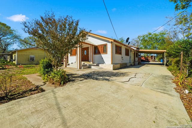 406 N Rancho, Nixon, TX 78140