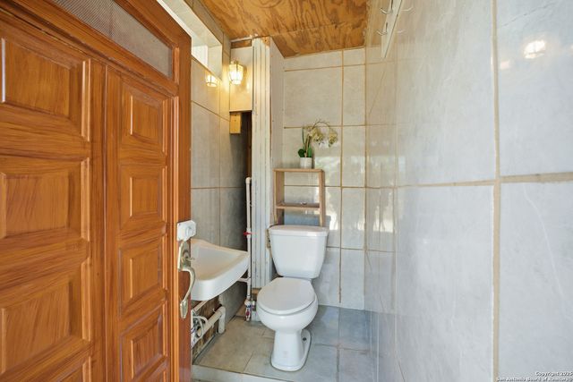 406 N Rancho, Nixon, TX 78140