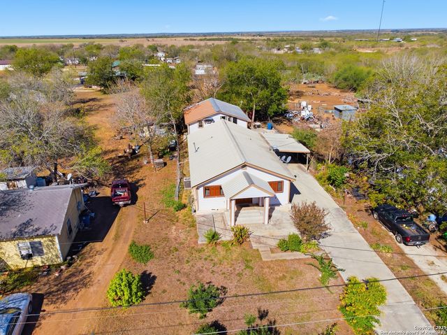 406 N Rancho, Nixon, TX 78140