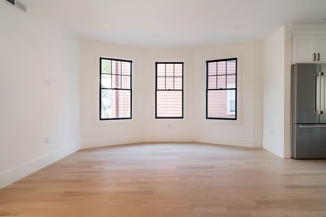 387 Norfolk St 1, Cambridge, MA 02139