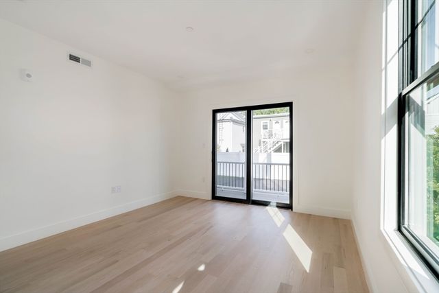 387 Norfolk St 1, Cambridge, MA 02139