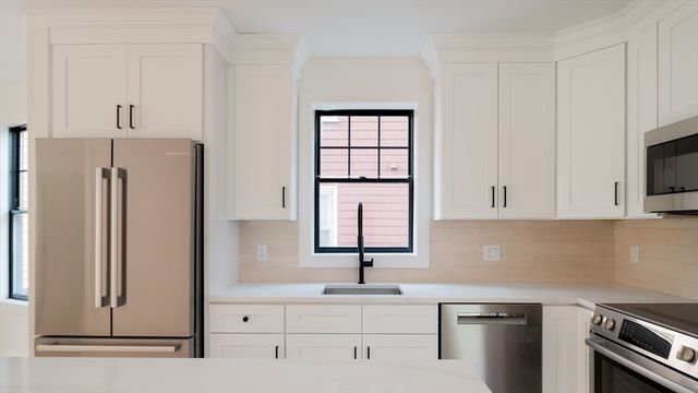 387 Norfolk St 1, Cambridge, MA 02139