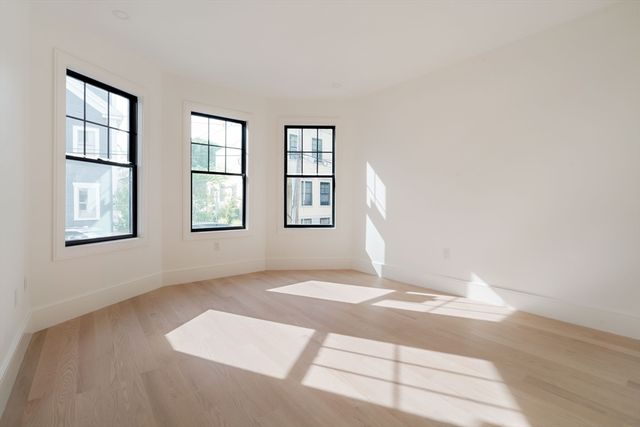 387 Norfolk St 1, Cambridge, MA 02139