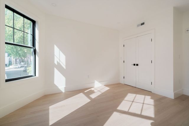 387 Norfolk St 1, Cambridge, MA 02139