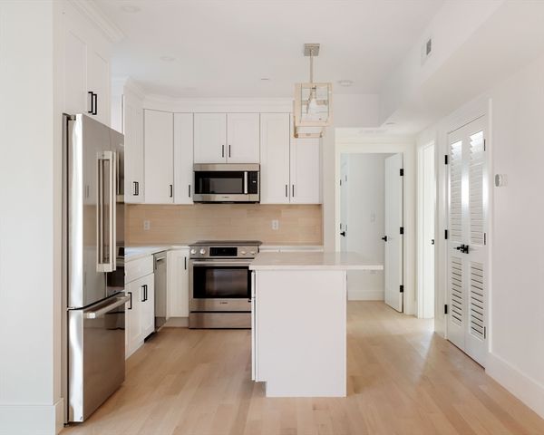 387 Norfolk St 1, Cambridge, MA 02139