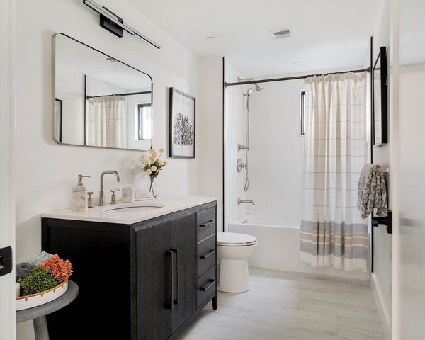387 Norfolk St 1, Cambridge, MA 02139