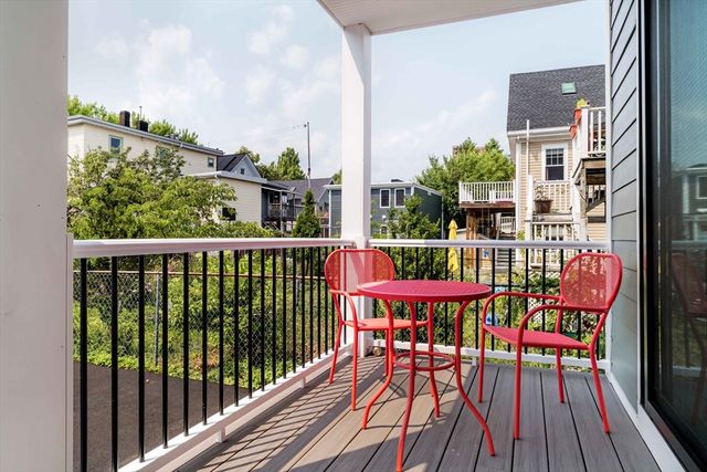 387 Norfolk St 1, Cambridge, MA 02139