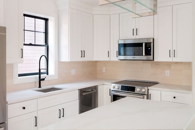 387 Norfolk St 1, Cambridge, MA 02139