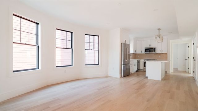 387 Norfolk St 1, Cambridge, MA 02139