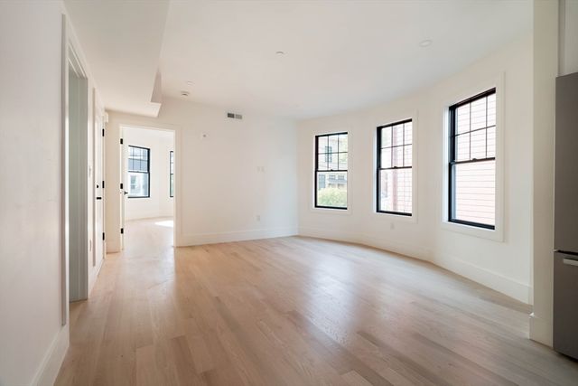 387 Norfolk St 1, Cambridge, MA 02139