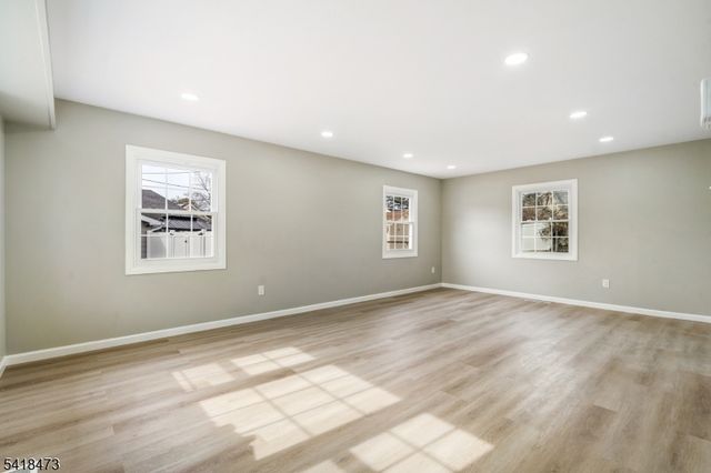27 Harper Ln, Willingboro Twp., NJ 08046