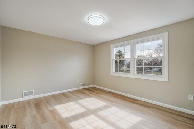 27 Harper Ln, Willingboro Twp., NJ 08046