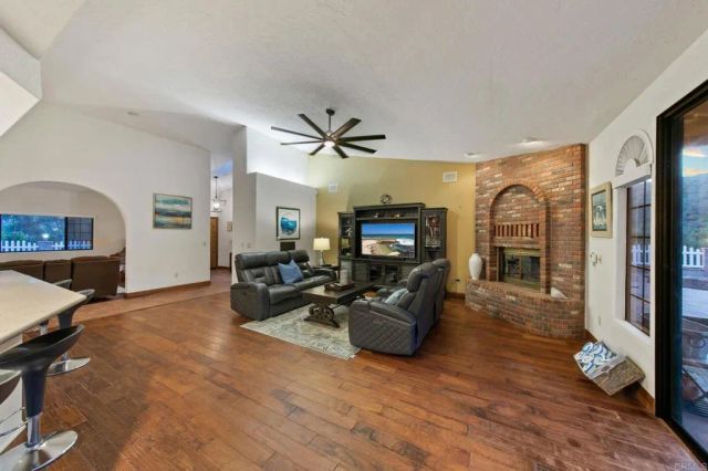 15404 El Capitan Real Ln, El Cajon, CA 92021
