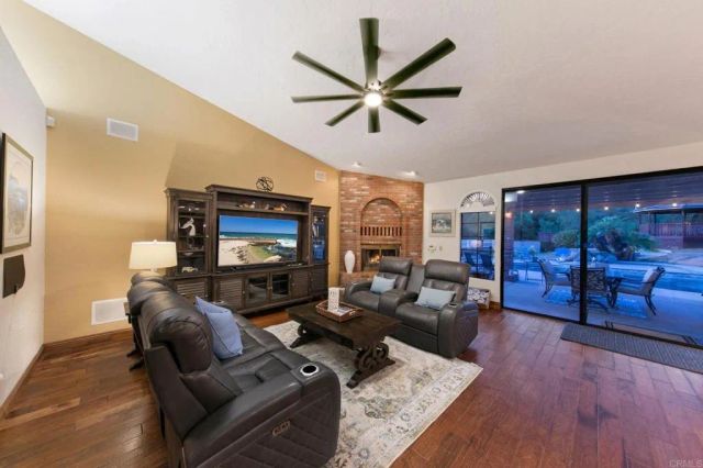 15404 El Capitan Real Ln, El Cajon, CA 92021
