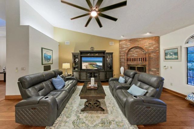 15404 El Capitan Real Ln, El Cajon, CA 92021